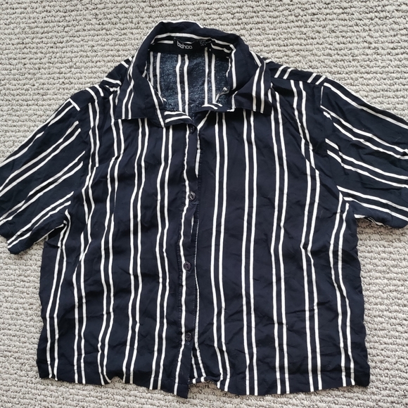 Navy Blue Button Up Crop Top - Picture 2 of 4